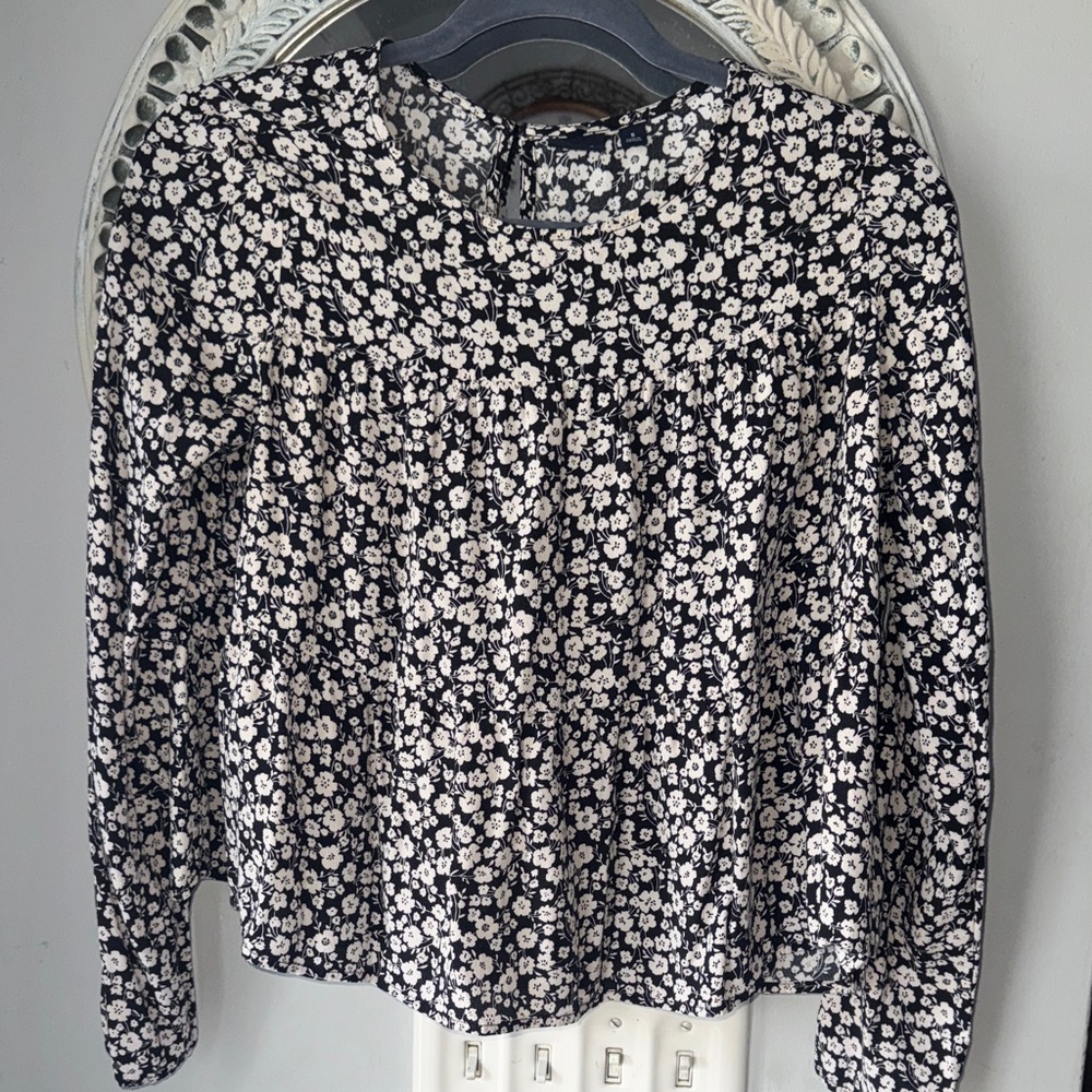 Women’s Black Floral Long-Sleeve Blouse